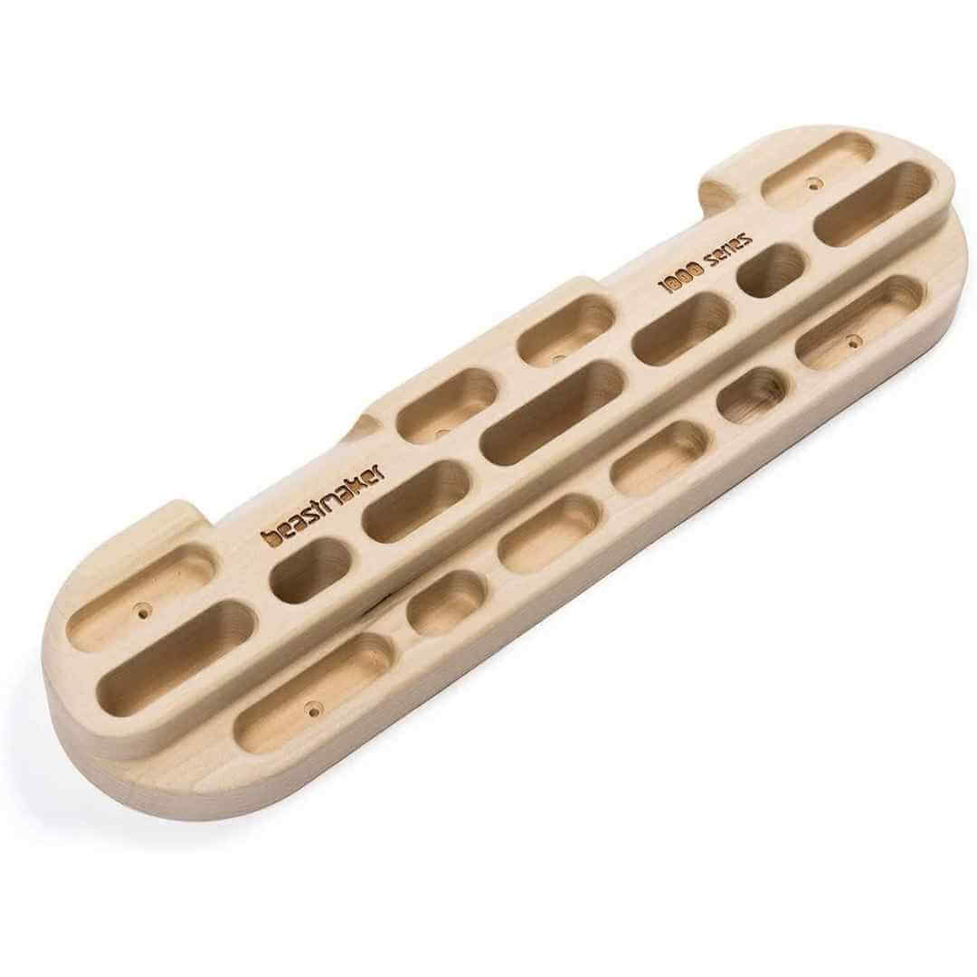 Das Trainingsboard Beastmaker 1000 Series Hangboard in einer nach links gewinkelten Ansicht