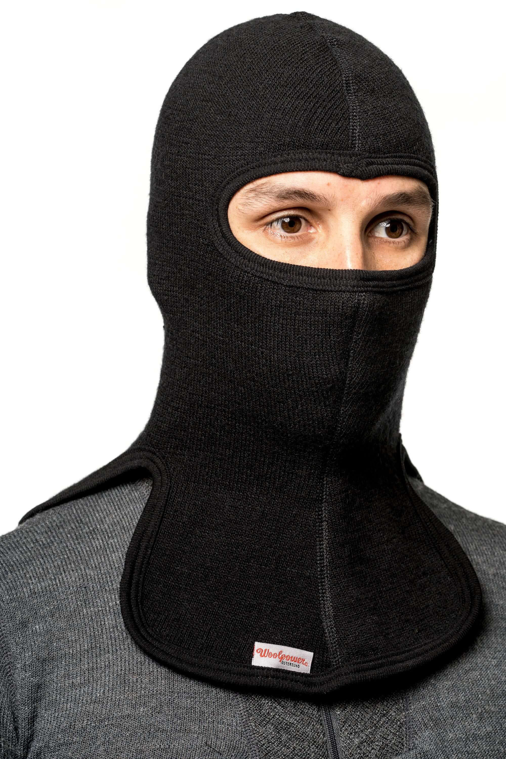 Die Woolpower Balaclava 400, feinste Merino Sturmhaube für kalte Bedingungen, erhältlich im Outdoor Online Shop FluxPerfect