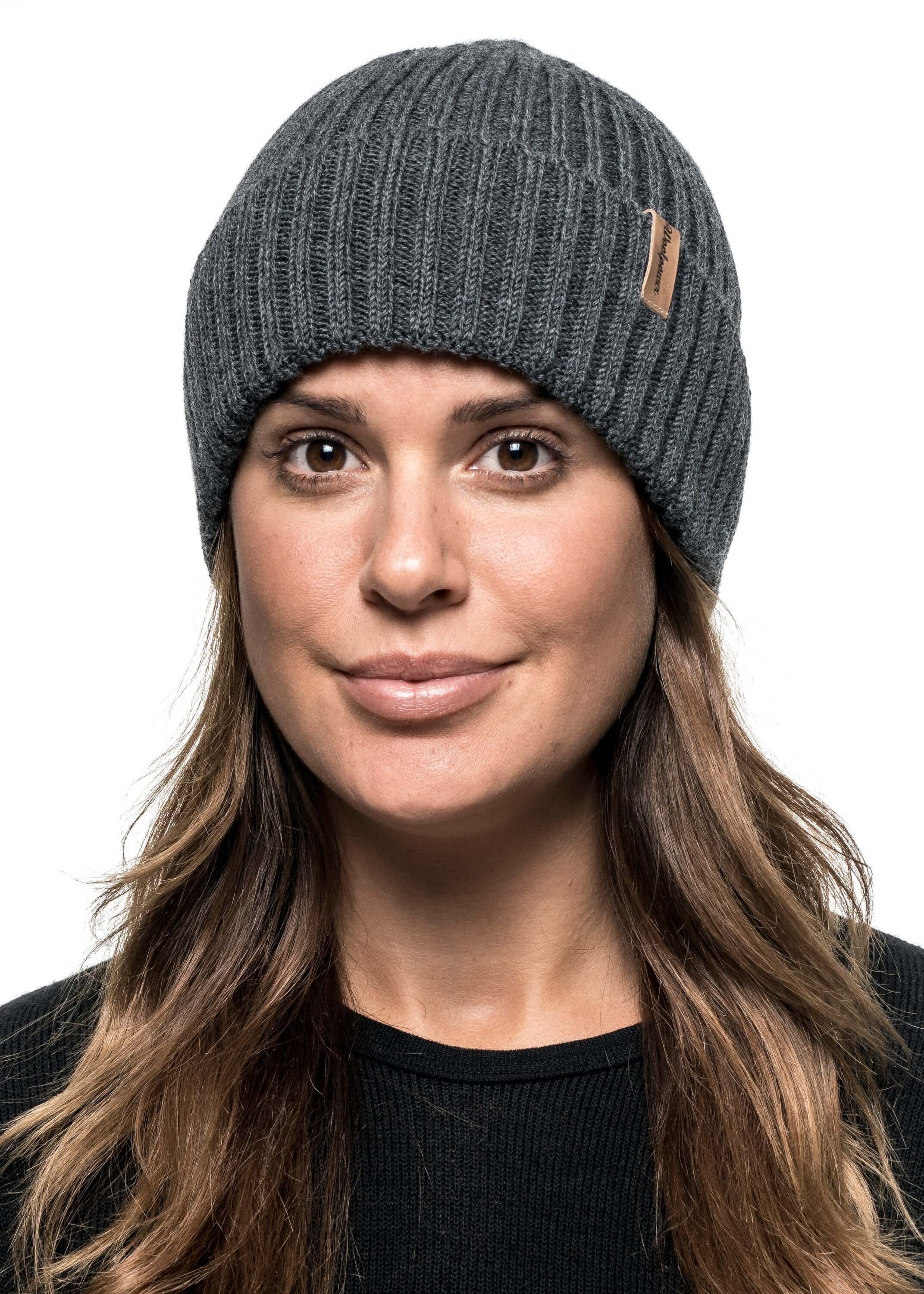 Die Woolpower Beanie Rib, angenehme und elastisches Beanie, ideal für den Winter und den Alltag, erhältlich im Outdoor Online Shop FluxPerfect