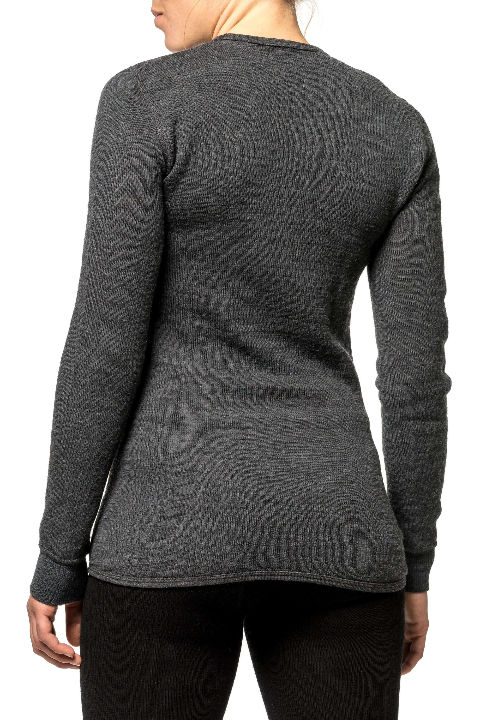 Das Woolpower Crewneck 200, feinste Merino Langarm Baselayer für alle die Außen aktiv Unterwegs sind, erhältlich im Outdoor Online Shop FluxPerfect