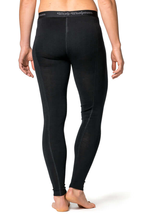 Die Woolpower Long Johns W's LITE, ideal für alle Frauen die Aktiv unterwegs sind, erhältlich im Outdoor Online Shop FluxPerfect