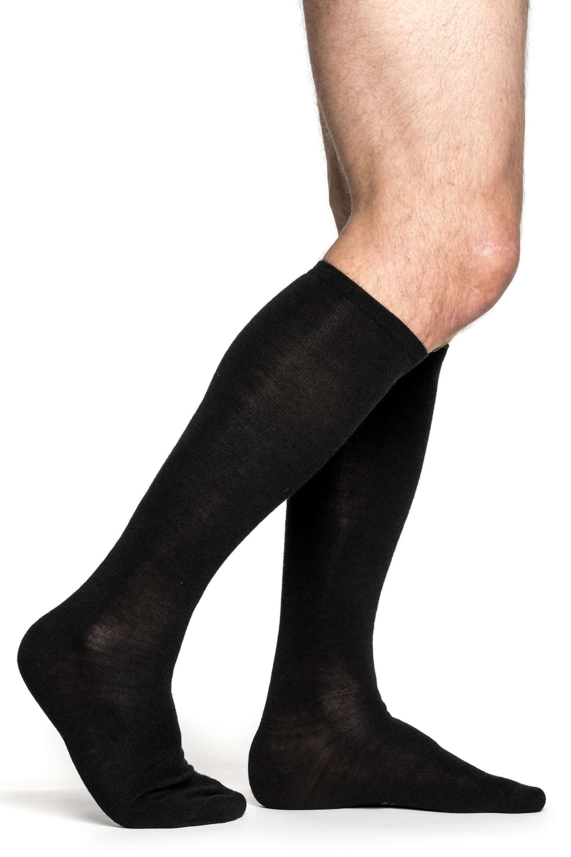 Die Woolpower Knee High Liner, Dünne & Knie Hohe Merinosocken, ideal als Basisschicht für aktive Tage, erhältlich im Outdoor Online Shop FluxPerfect