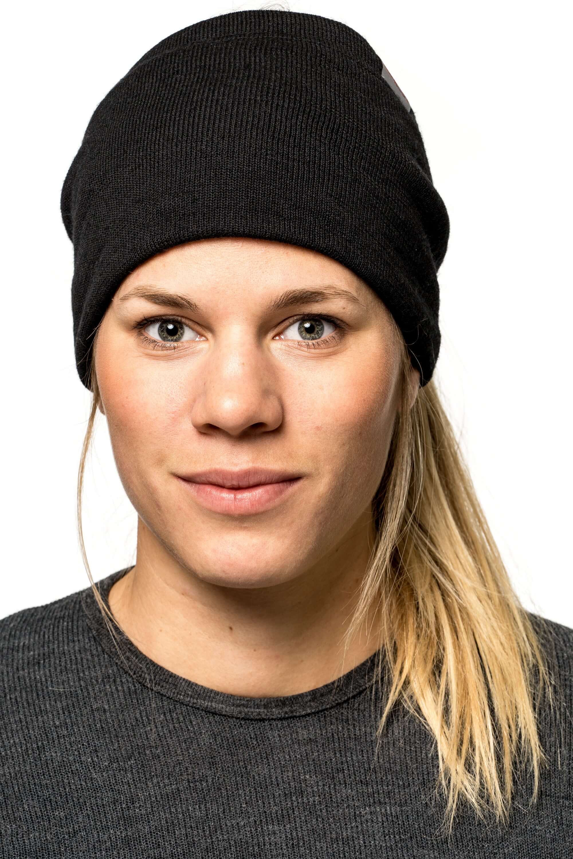 Die Woolpower Tube 200, ein Schlauchschal, der sich auch als Kopfschutz eignet, ideal für Winter und Alltag, erhältlich im Outdoor Online Shop FluxPerfect