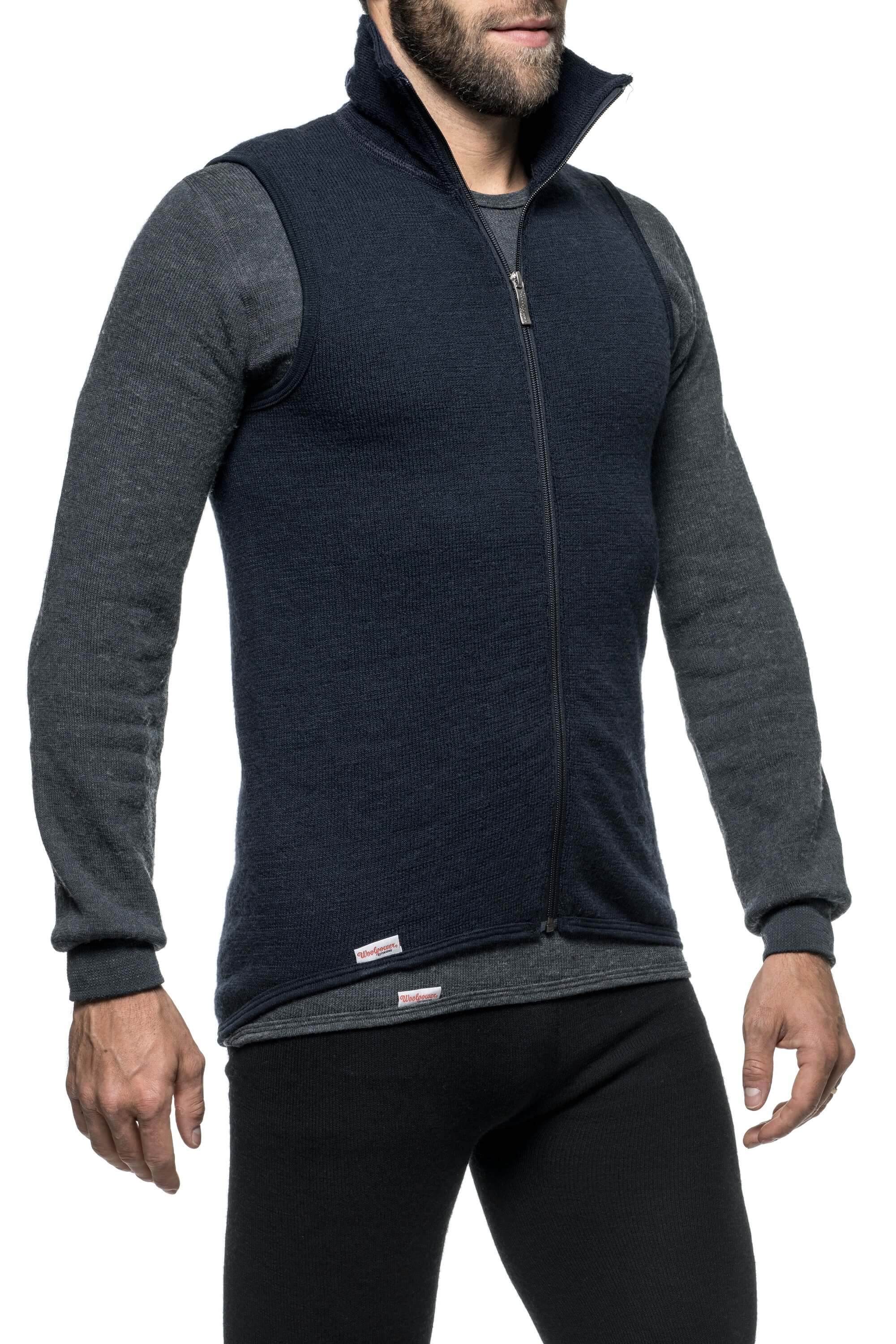 Die Woolpower Vest 400, eine warme Midlayer Weste aus feiner Merinowolle, erhätllich im Online Outdoor Shop FluxPerfect